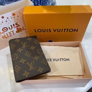 NWT Louis Vuitton Passport Cover Signature LV canvas with dust bag & box